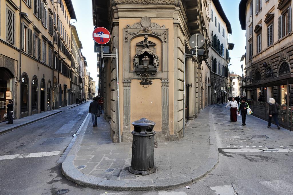 Old Tower Ponte Vecchio Suite ฟลอเรนซ์ ภายนอก รูปภาพ